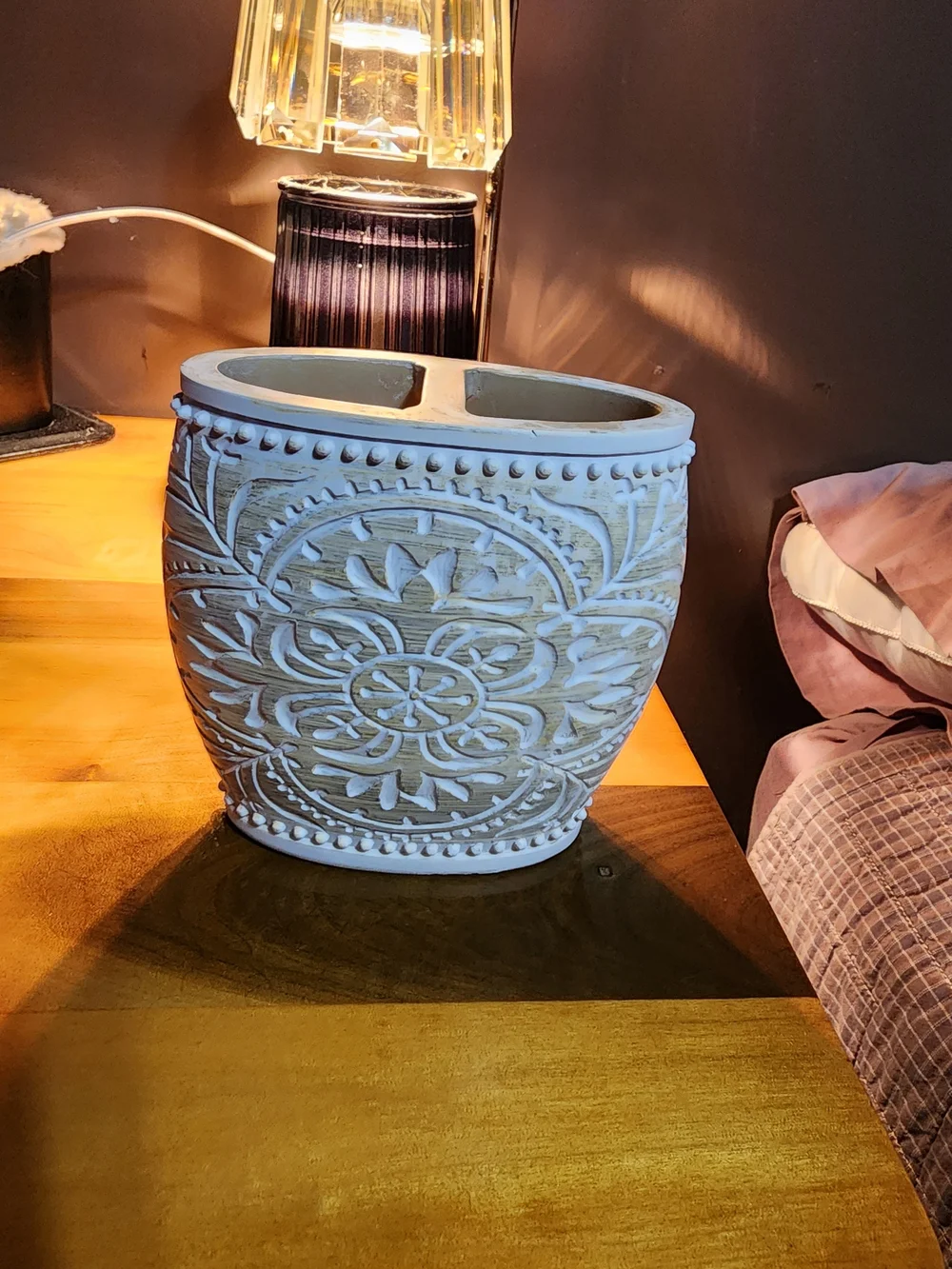 Carved Ceramic Vanity Set in Ivory